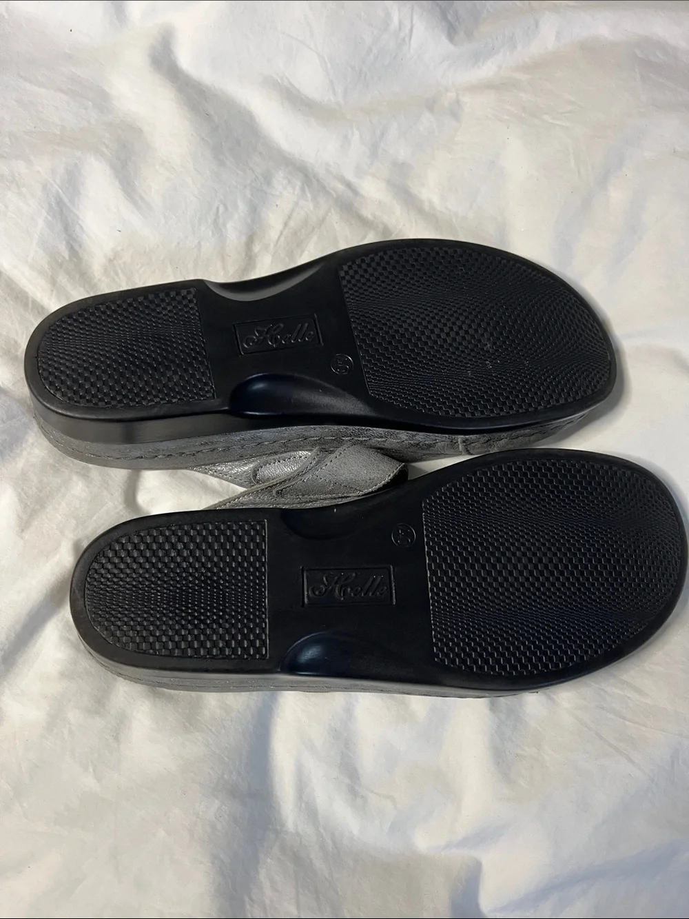 Helle Comfort made in Spain Mary Jane metallic sandals
